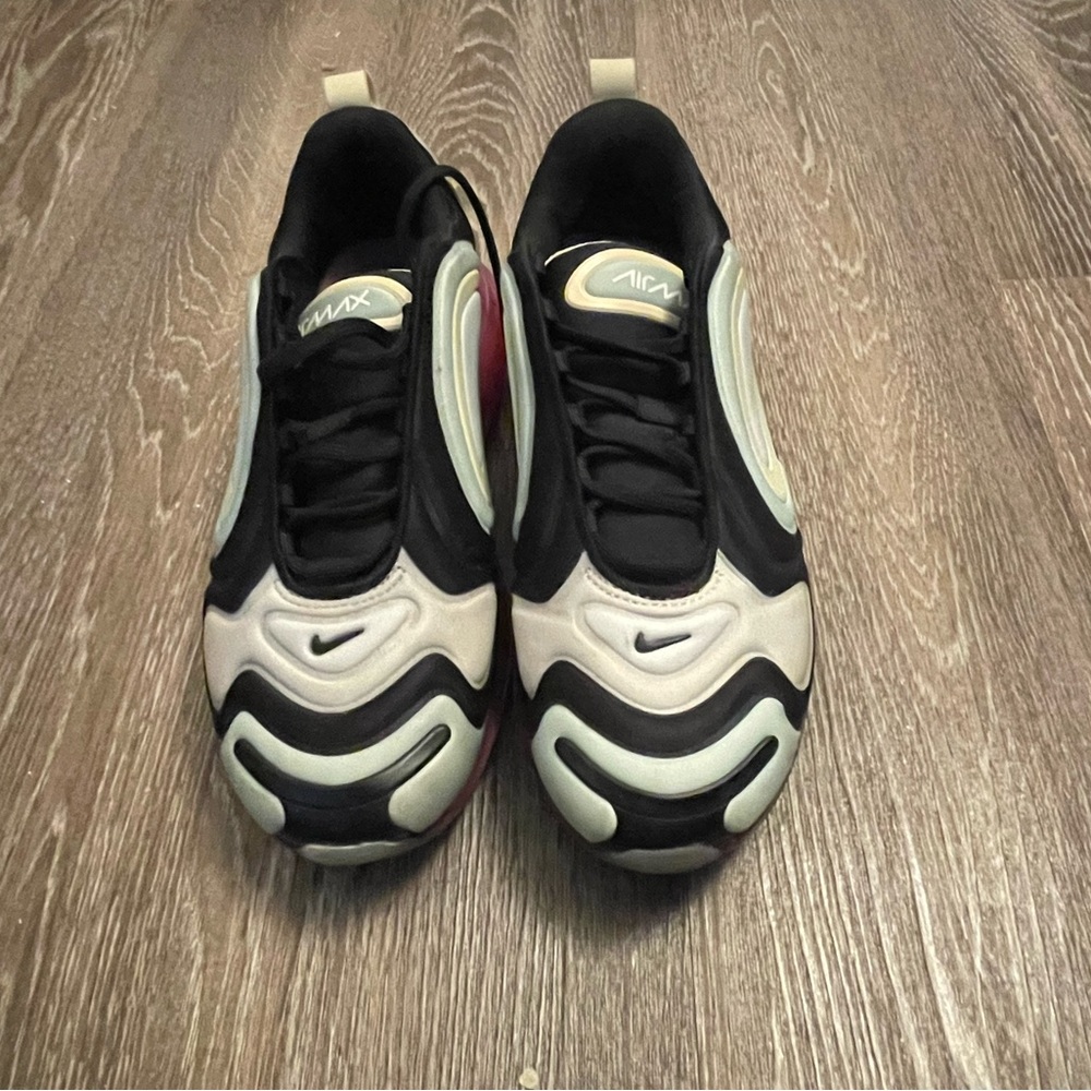 Nike. Sneakers.